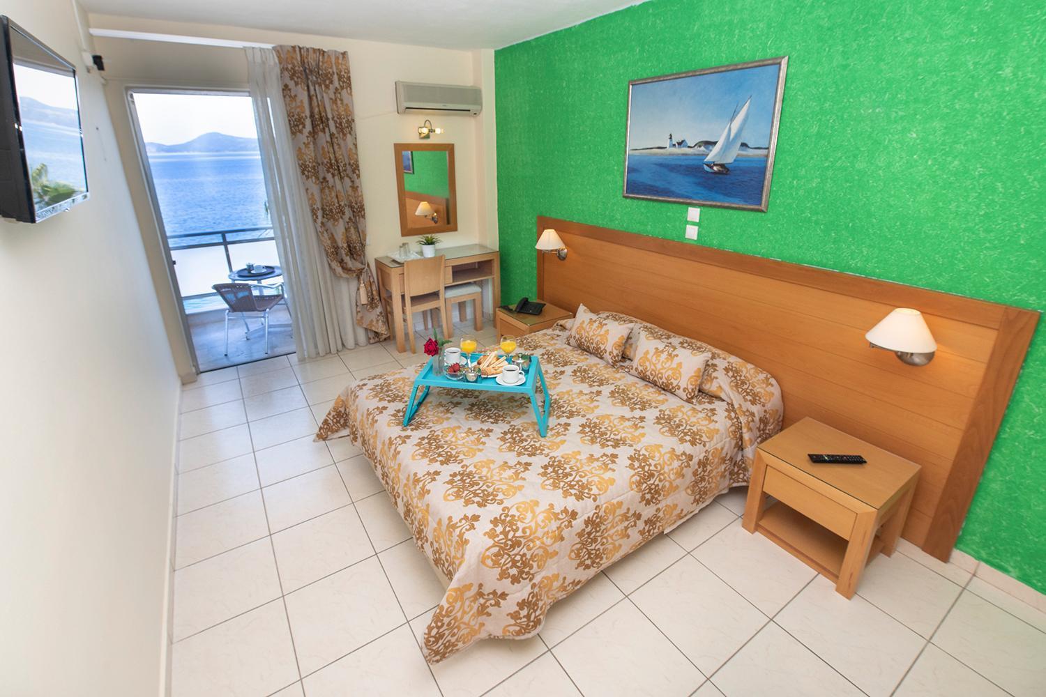 Avra Hotel Méthana Habitación foto